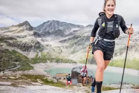 Janina Weber ist in den Bergen nicht nur als Sportlerin im Einsatz.