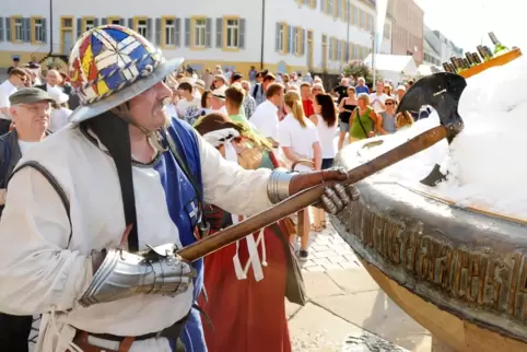 Eis aus dem Domnapf: Zur Kaisertafel gehörte in vielen Jahr auch ein Mittelaltermarkt.