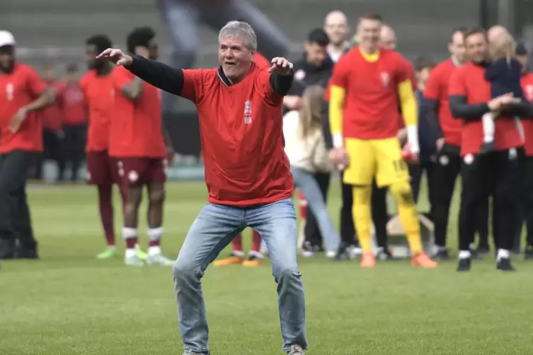 Bei seinem Abschied vom FCK von den Fans auf dem Betzenberg gefeiert: Friedhelm Funkel. 