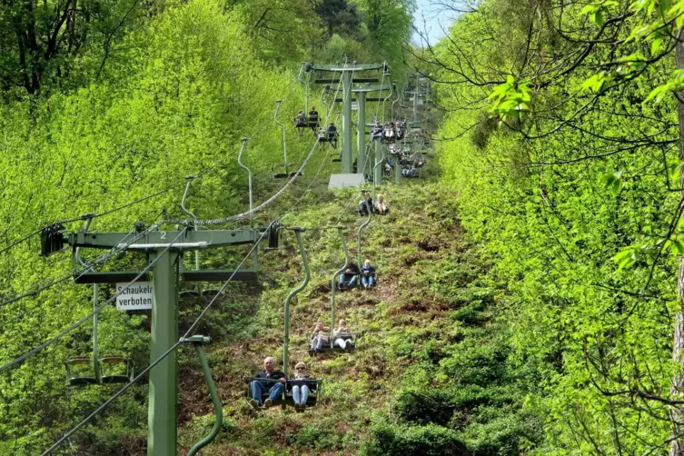 Die Sesselbahn führt zur Rietburg.