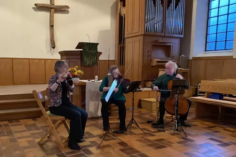 Zum achten Mal zu Gast auf dem Weierhof: das Trio Smaragd mit Gesa Wulfhorst und dem Ehepaar Susan Doering und Dieter Wolfhorst 