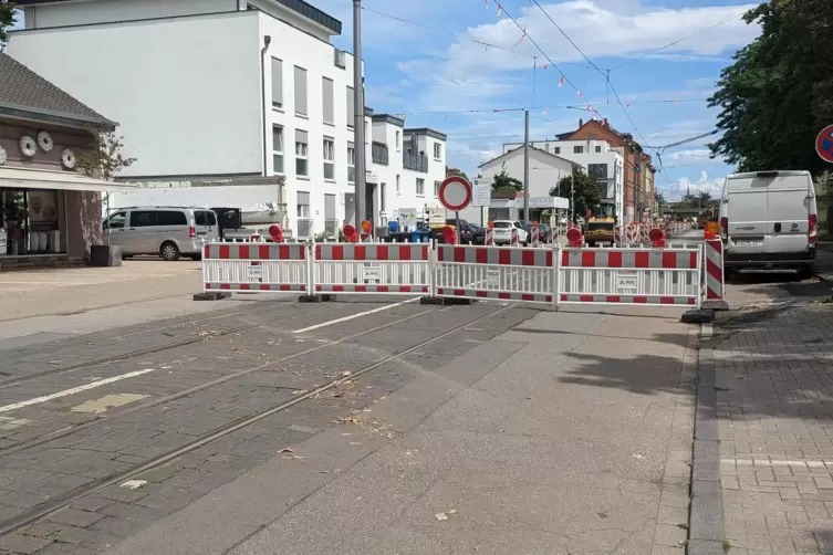 Wegen Gleisarbeiten der RNV ist die Frankenthaler Straße in Ludwigshafen bis zum 26. August gesperrt. 