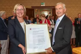 Vor einem Jahr: Oberbürgermeisterin Stefanie Seiler (SPD) ernennt Peter Eichhorn zum Ehrenbürger von Speyer.