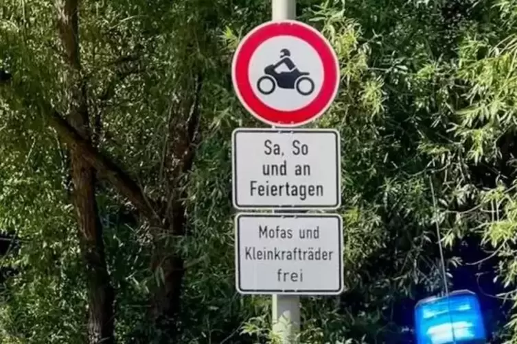 Das Durchfahrtverbot wird immer wieder von Motorradfahrern ignoriert. 