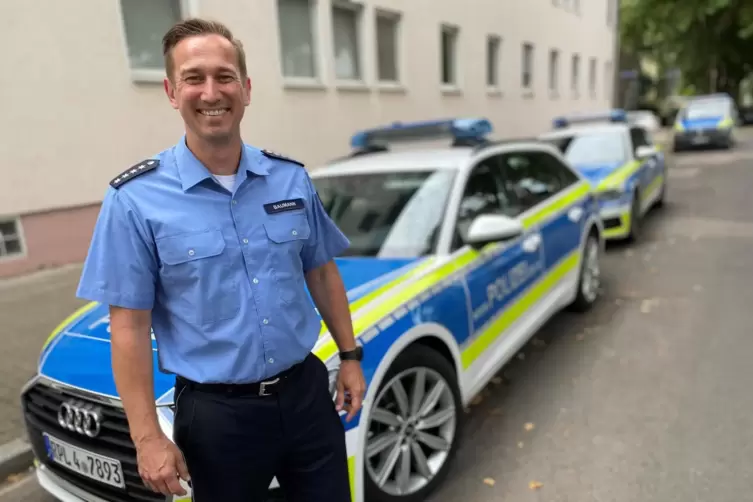 Martin Baumann vor der Inspektion im Stadtteil Süd, in der über 100 Beamte arbeiten.