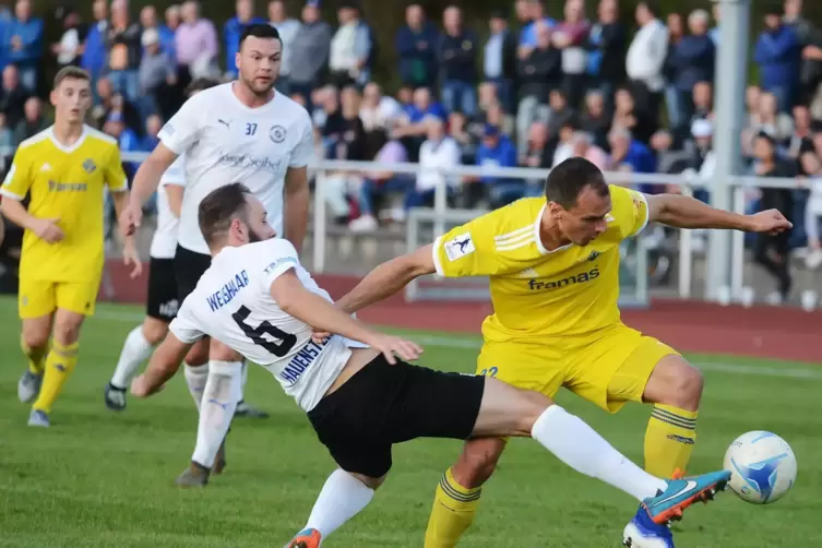 Szene vom bis dato letzten Pflichtspiel zwischen dem SC Hauenstein und dem FK Pirmasens im September 2019: SCH-Verteidiger Phili