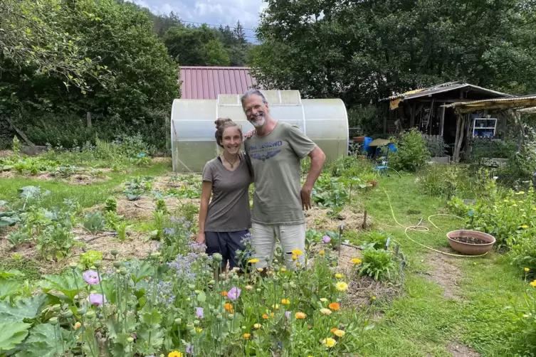 Ein Garten als lebendiges Ökosystem: Saskia und Stefan erklären, wie sich die Gemeinschaft selbst versorgt. 