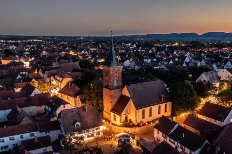 Hoch die Schorlegläser: Nußdorf ist das nächste Landauer Stadtdorf, das seine Weinkerwe feiert.