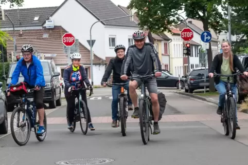 Beim Stadtradel-Start im Juni: Eine Delegation aus Grünstadt und der Verbandsgemeinde Leiningerland macht sich auf den Weg zur 1