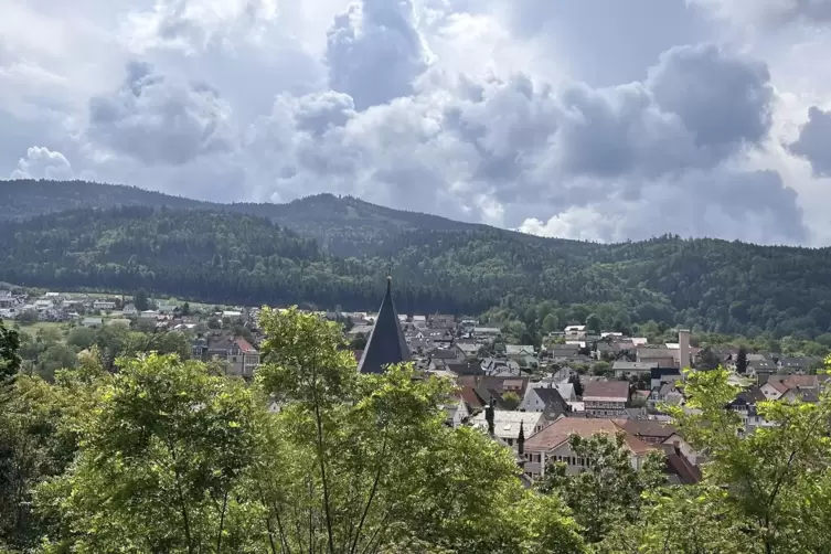 Die sportliche Wanderung führt um das Schwarzwalddorf herum. 