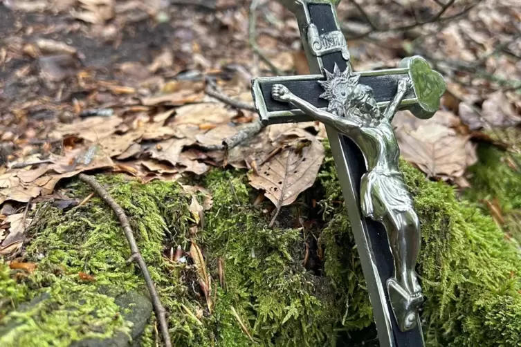 Kleines Wegekreuz auf der großen Loffenauer Runde. 