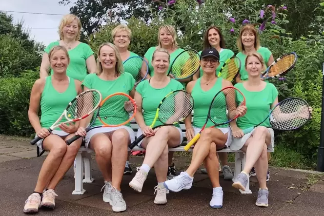 Die Meisterinnen (hinten von links): Bianka Schmelzer, Britta Schaefer, Saskia Stocké, Sandra Appold, Karin Sroka; Vorne von lin