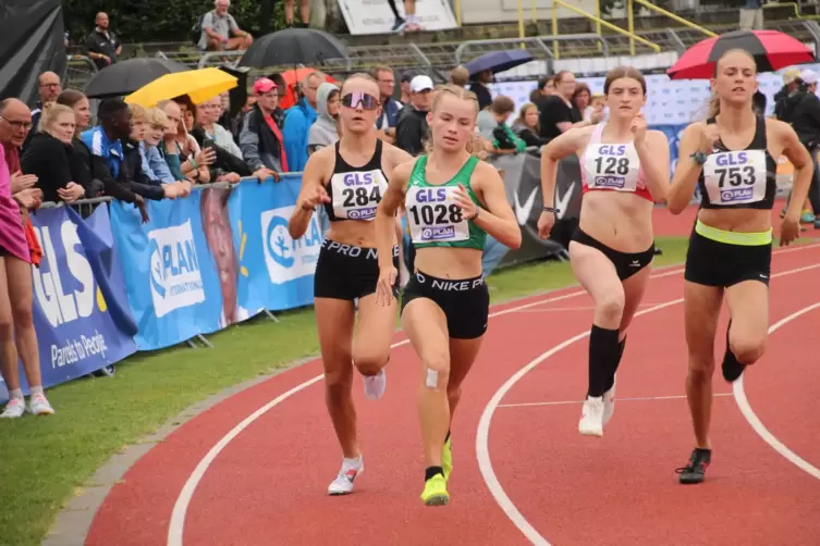 Marike Meyer (Startnummer 1028) im 800-Meter-Lauf. 