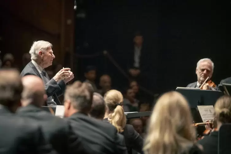 Der 97-jährige Herbert Blomstedt dirigiert Mendelssohns „Lobgesang“. Es spielen die Wiener Philharmoniker mit Konzertmeister Rai