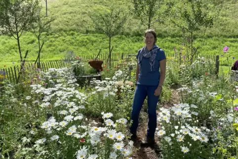 Gärtnerin Mélanie Muller betreut den Jardin pour la Paix sowie die Pflanzungen der Stadt Bisch.