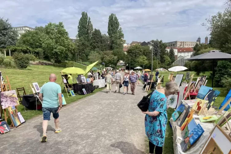 Mit 27 Ausstellern startete 2023 die Freiluftmesse Art Pirmasens im Strecktalpark. 