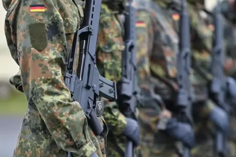 Der Bundeswehr fehlen Zehntausende Soldaten. 