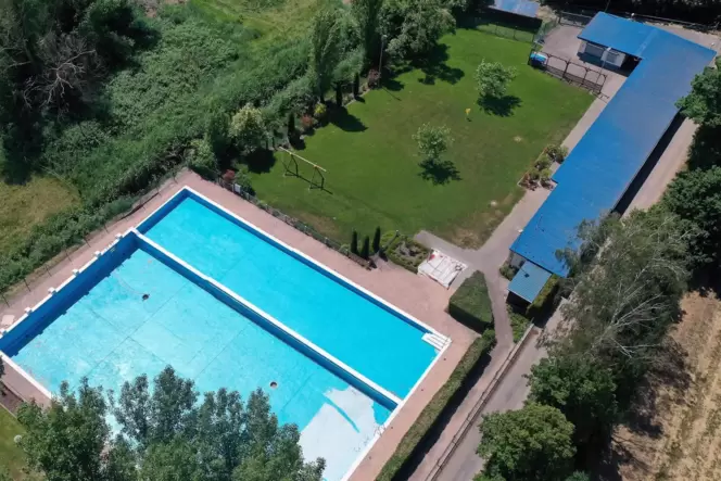 Blick aufs Freibadgelände in Duttweiler.