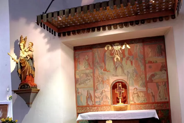 Der Marienaltar mit der Madonna, links (Foto:Teuscher)