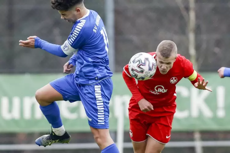 Ist einer der drei Kapitäne der FCK-U19 und trug die Binde auch schon bei der U17: Maxi Hommes (rechts).