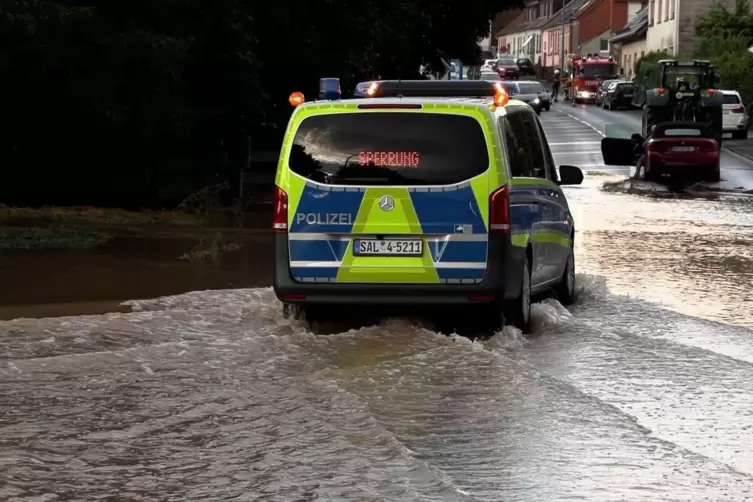 In der Nacht von Freitag auf Samstag gab es in Teilen des Südwestens starke Unwetter, unter anderem in Aßweiler im Saarland. 