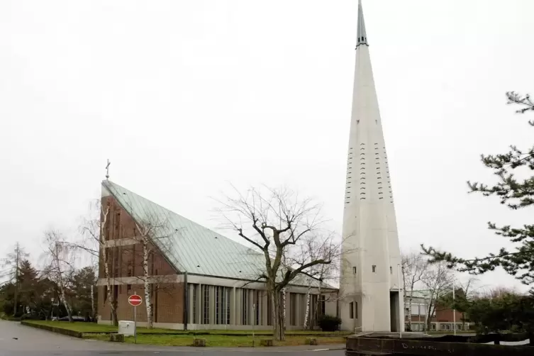 Markanter Kirchenbau: Christuskirche in Speyer-Nord.