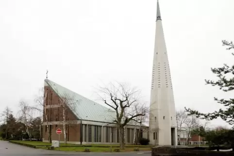 Markanter Kirchenbau: Christuskirche in Speyer-Nord.