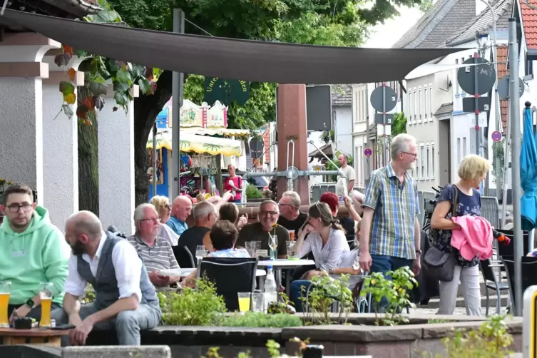 2023 fand die Weisenheimer Kerwe unter den Linden statt.