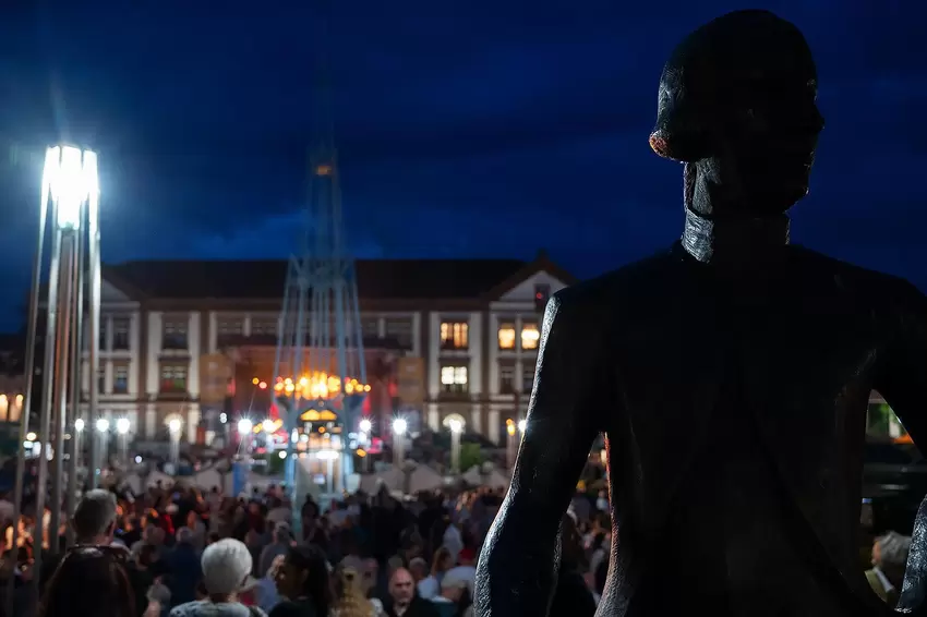 Als Dauergast am Exe natürlich auch beim Schlabbeflicker-Festival präsent: die Statue von Landgraf Ludwig IX.