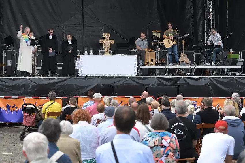 Ökumenischer Gottesdienst am Sonntagmorgen.