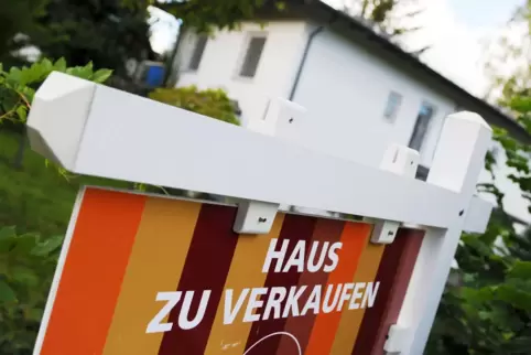 Wenn ein Haus zu verkaufen ist, wird in der Regel ein Exposé mit Fotos erstellt. Sind die Räume noch bewohnt, kann das heikel we