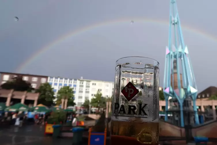 Nach überstandenem Gewitter wurden die Gäste auf dem Exerzierplatz mit einem Regenbogen belohnt.