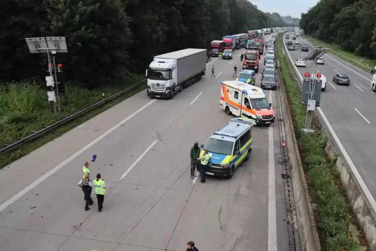 Schwerer Unfall auf der A5 zwischen Karlsruhe und Bruchsal. 