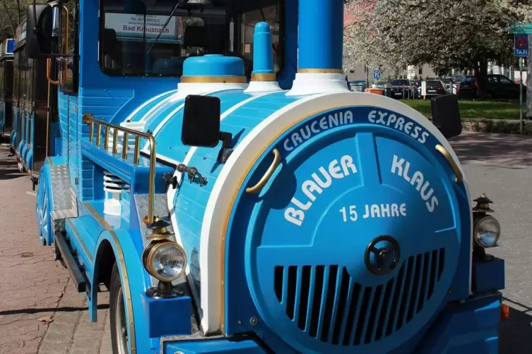 Die Ausflugsbahn geht wieder auf die Straße.