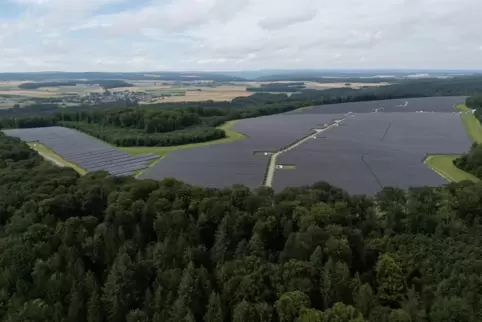 Solarnutzung am Waldesrand, das könnte auch in vier südwestpfälzischen Orten die Zukunft sein. Aber in kleinen Dimensionen. Auf 