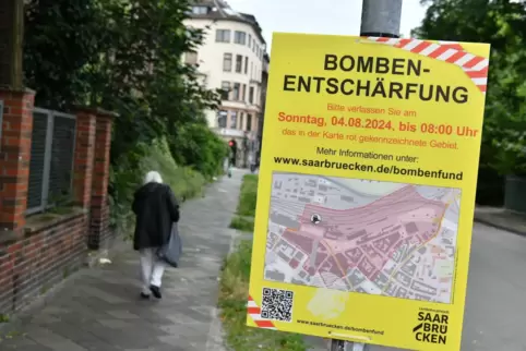 Rund um den Hauptbahnhof wiesen auch zahlreiche Plakate auf die Evakuierung samt Bombenentschärfung hin. 