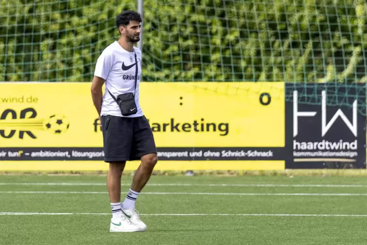 Im Pokal in Zivil: Grünstadts Erik Tuttobene.