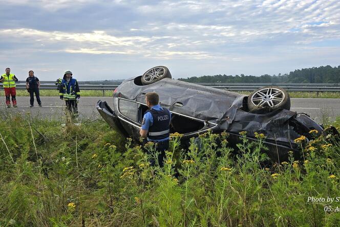 Der Fahrer des Unfallwagens wurde außerhalb des Autos gefunden.