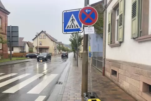 Nächtliches Halteverbot in der Kreuznacher Straße. 