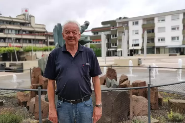 Ex-Stadtbürgermeister Jürgen Schneider freut sich auf Zeit mit seiner Familie, mit Haus und Garten.