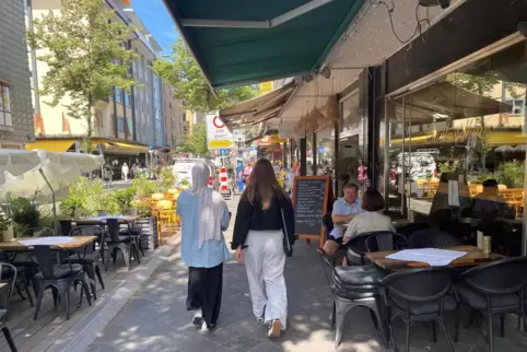 Trubel und Vielfalt: Die Fressgasse ist eine der zentralen Meilen in der Innenstadt.