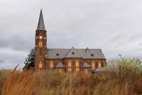 Die Kirche in Michael Schumachers Heimatdorf Kerpen-Manheim wartet auf ihren Abriss: Arbeit aus der Serie „Zurückgebaut“ von Mar