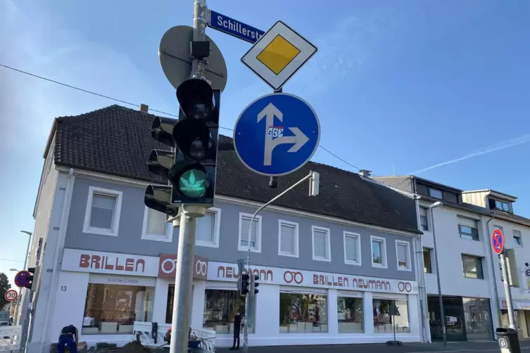 Die überklebte Ampel an der Kreuzung Schillerstraße/Speyerer Tor.