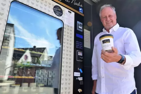  In den Automaten, hier in Dudenhofen, hält Harald Gorzawski zahlreiche Sorten in zwei verschiedenen Größen bereit.