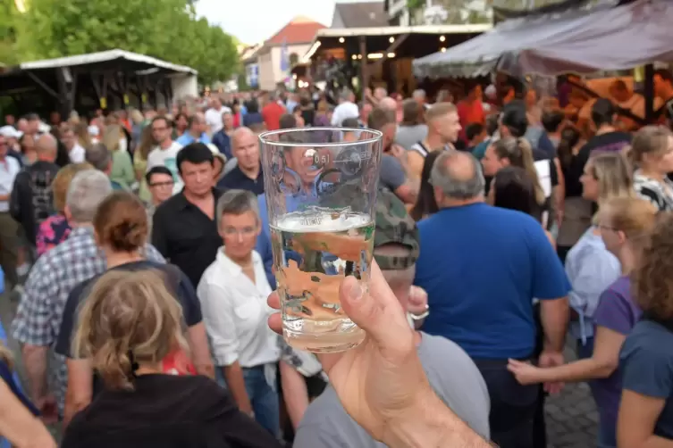 Auf der Woigass ist bei der Deidesheimer Weinkerwe immer Trubel.