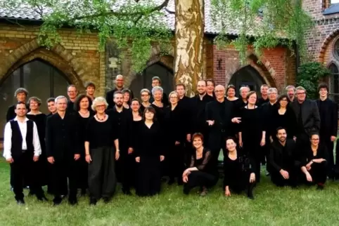 Der Deutsch-deutsche Kammerchor wurde von Studenten wenige Monate vor dem Fall der Mauer ins Leben gerufen..