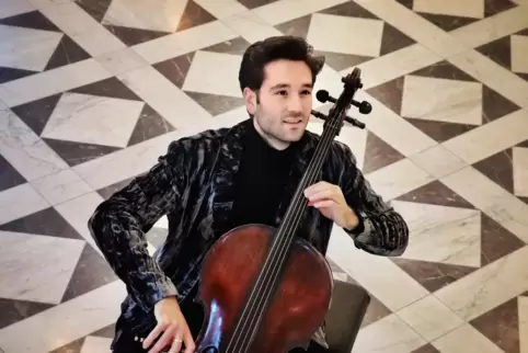 Gab 2023 ein fulminantes Debüt in Dannenfels und kommt diesmal mit Anna Khomichko (Klavier): Cellist Roger Morelló Ros.