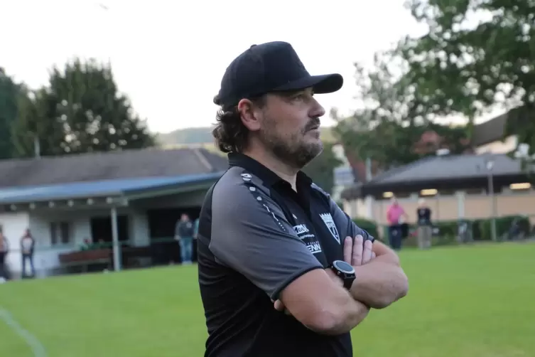 In Gedanken schon bei der mit Spannung erwarteten Pokalpartie: Alexander Gauch, der Trainer des SV Katzweiler. 