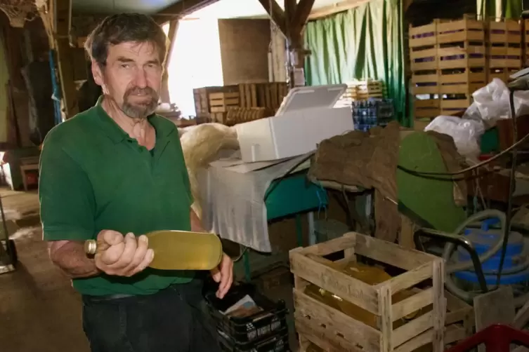 Naturtrüber Apfelsaft aus guten Äpfeln ist gefragt, sagt Jürgen Hass. Sein Motto: „Nur wenn was Gutes reinkommt, kommt was Gutes