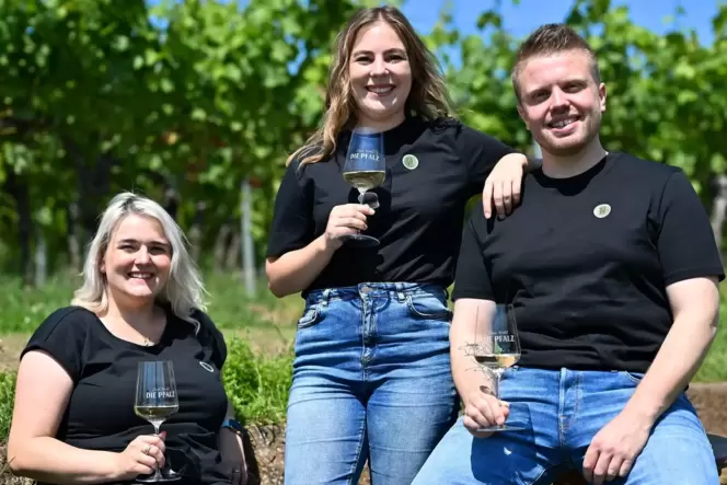 Die Weinhoheiten-Bewerber: Lara Karr, Denise Stripf und Manuel Reuther (von links) – kurz galten sie als Weinbotschafter Aspiran